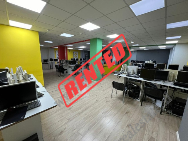 Office space for rent near Barrikadave street in Tirana, Albania.

It is located on the first and 